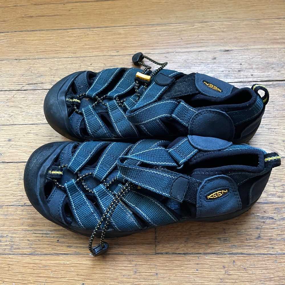 Keens - kids size 5